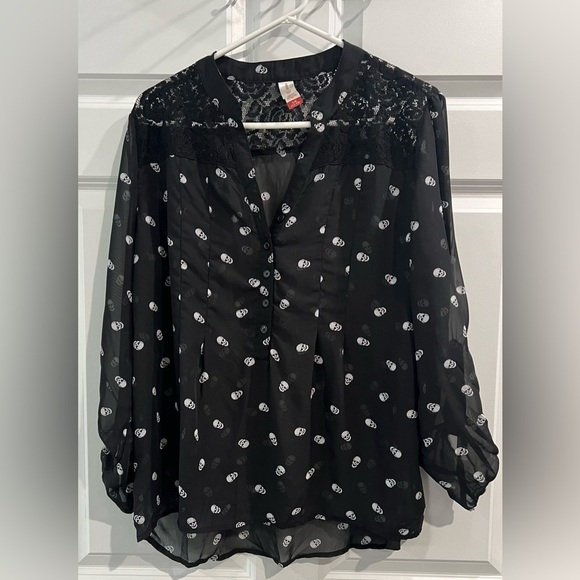 Womens Sheer Skull Print Blouse Size L Lace Trim Witchy Whimsical Gothic Skater - Picture 1 of 10